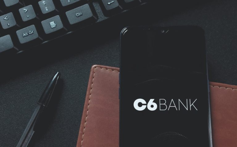 “Farra do INSS”: instituto pede a devolução de R$ 300 milhões ao Banco C6