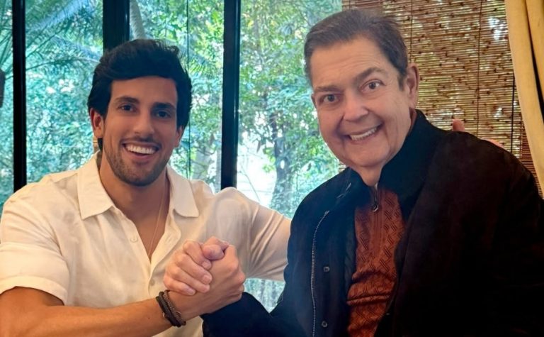 Faustão faz rara aparição ao ser homenageado pelo genro