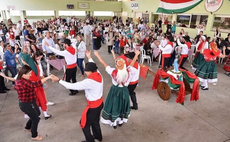 Festa em Conceição do Castelo celebra imigração de portugueses e italianos