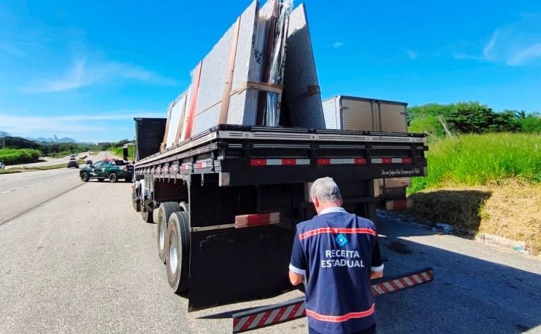 Fiscalização flagra irregularidades no transporte de mercadorias no Sul do Estado