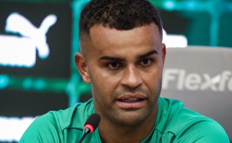 Fluminense apresenta Alisson após impasse com o São Paulo