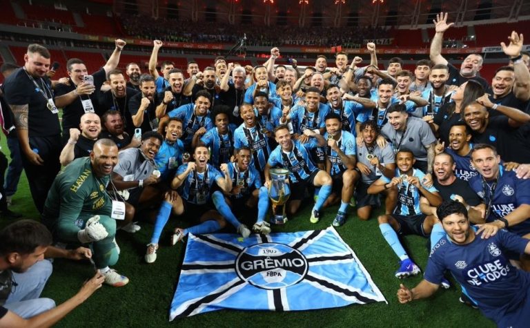 Grêmio empata com Internacional no Beira-Rio e é campeão Gaúcho