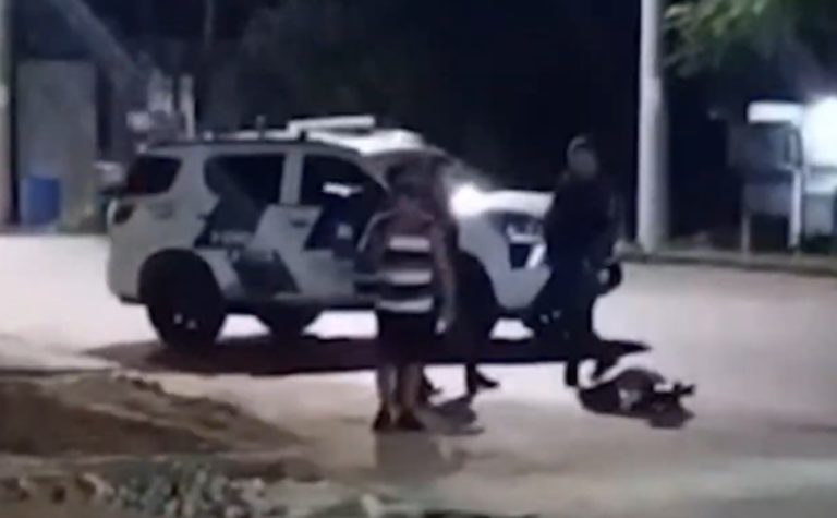 Homem é espancado e esfaqueado após ser acusado de mexer com criança na Serra