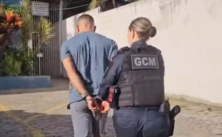Homem é preso após tentar pular muro para invadir apartamento de ex na Serra