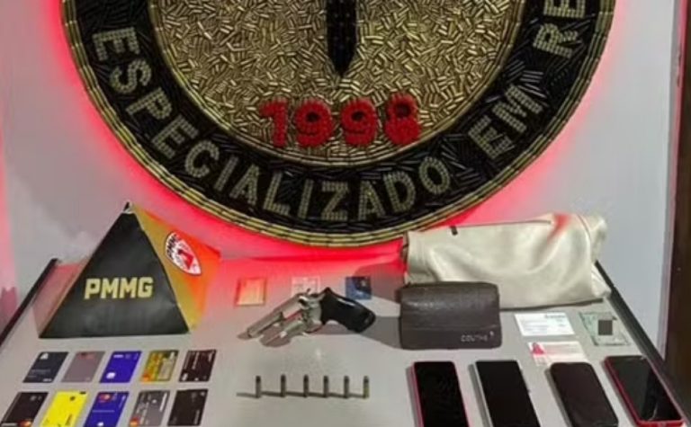 Idosa e inquilino são resgatados em porta-malas após sequestro de 12h no RJ