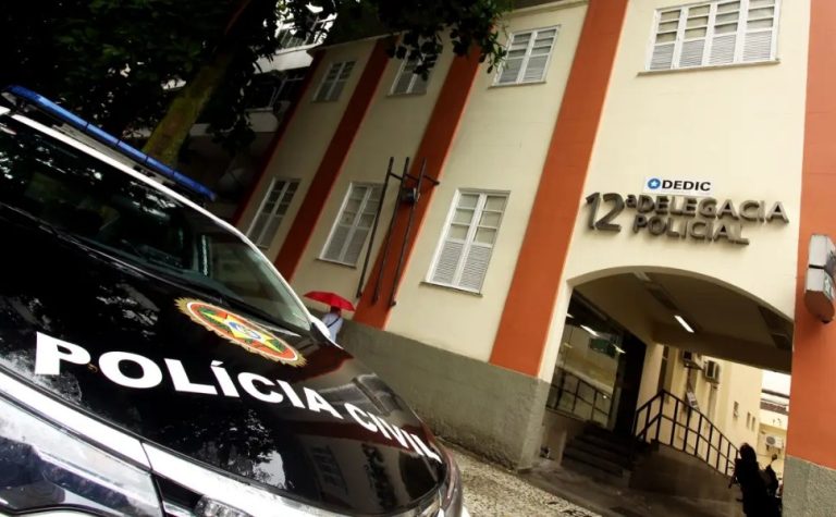 Indiciado por estupro coletivo no Rio se apresenta à polícia e é preso