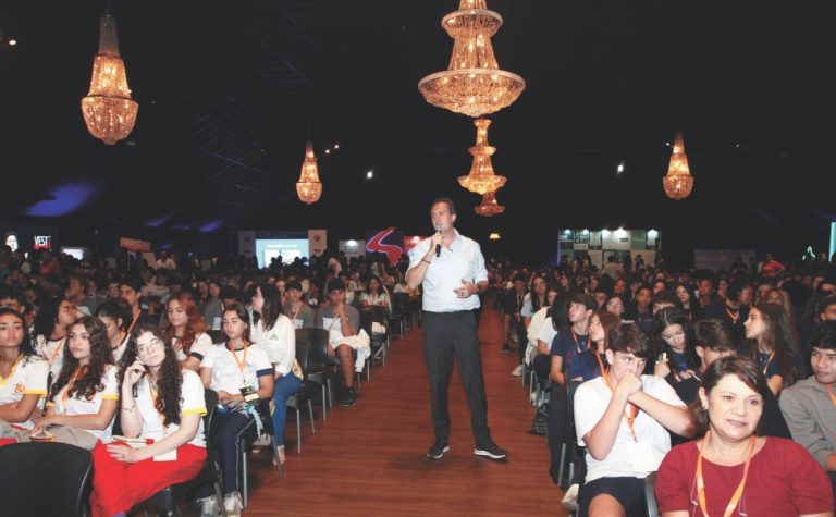 Jovens compartilham trajetórias de sucesso em fórum no ES