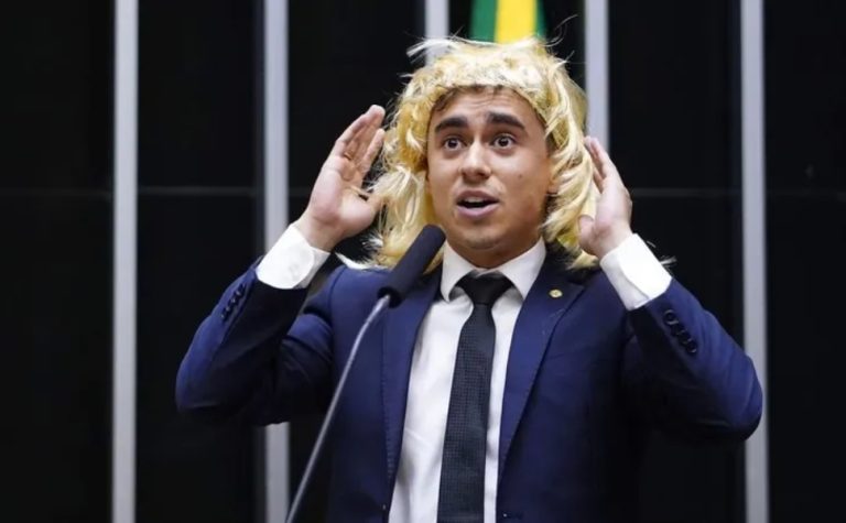 Justiça anula condenação de Nikolas por discurso transfóbico com peruca