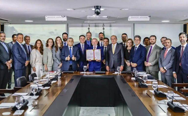 Lula sanciona Lei Antifacção e defende prisão de magnatas do crime