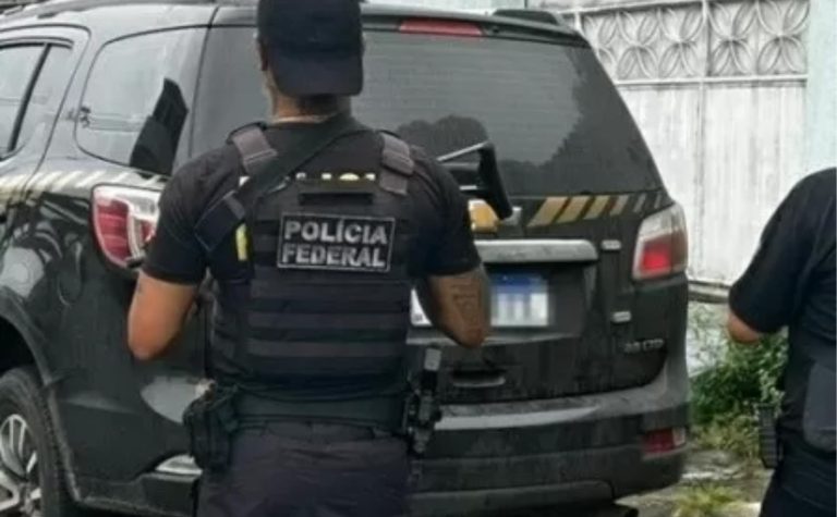Mãe é presa por abusar das filhas e postar vídeos delas em fóruns virtuais