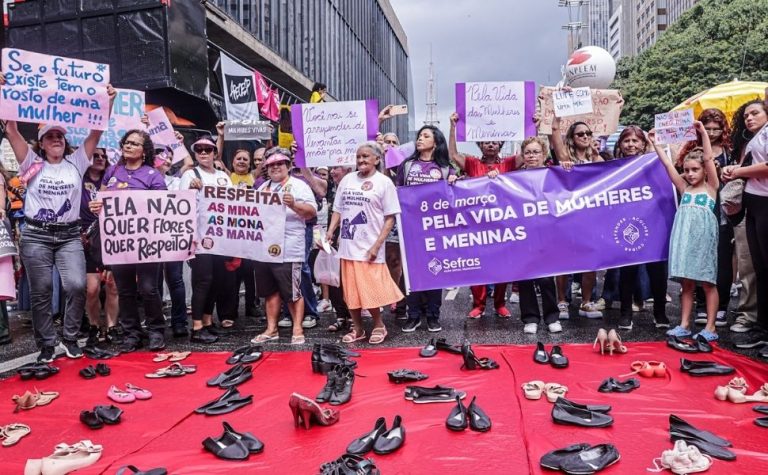 Manifestações pelo Brasil pedem o fim da violência contra a mulher