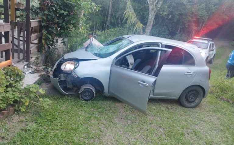 Médico atropela seis pessoas, joga carro contra casa do irmão e tenta matá-lo