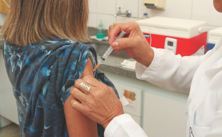 Médicos explicam as diferenças entre vacinas contra a gripe