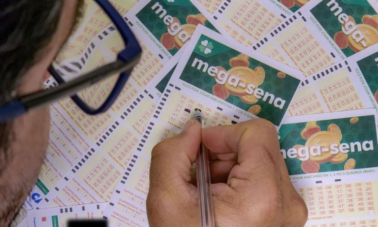 Três apostas dividem os R$ 104,5 milhões do concurso 2985 da Mega-Sena nesta terça