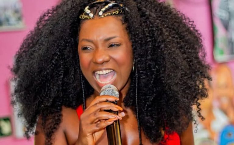 Morre a sambista Adriana Araújo, aos 49 anos