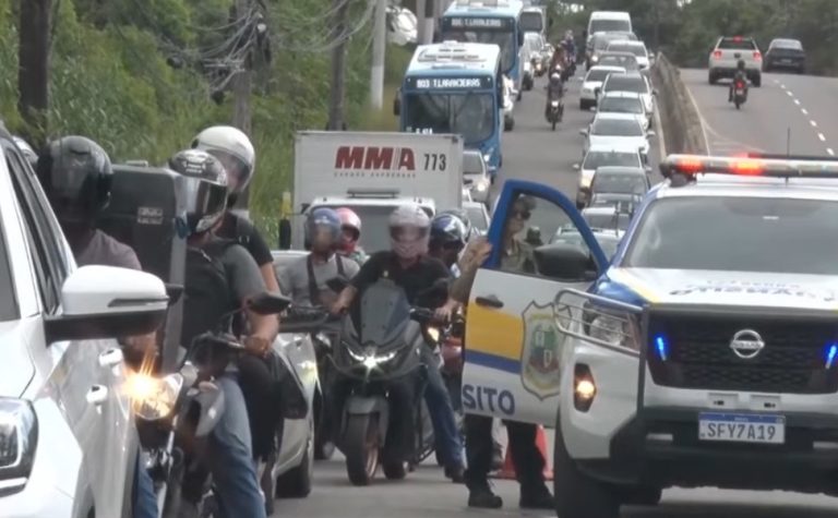 Motoclista sem CNH morre após bater em traseira de caminhonete na Avenida Norte Sul