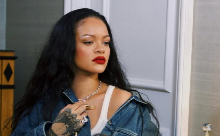 Mulher que atirou contra casa de Rihanna tem fiança fixada em R$ 53 milhões