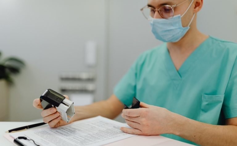Mutirão vai contratar profissionais da saúde para atuar em seis hospitais do ES