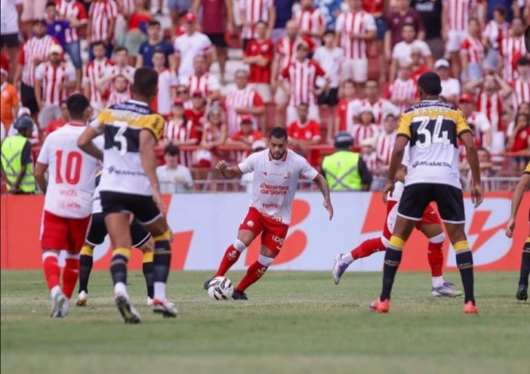 Náutico estreia com derrota na Série B sob vaias nos Aflitos