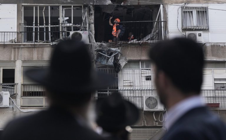 No 16º dia da guerra, Israel ataca Beirute e Irã mira países do Golfo Pérsico