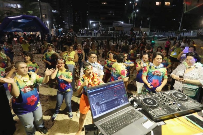 Orla de Jaboatão recebe luau inclusivo em celebração ao Dia da Síndrome de Down