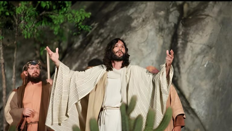 Paixão de Cristo de Nova Jerusalém ganha mais simbolismo neste Domingo de Ramos