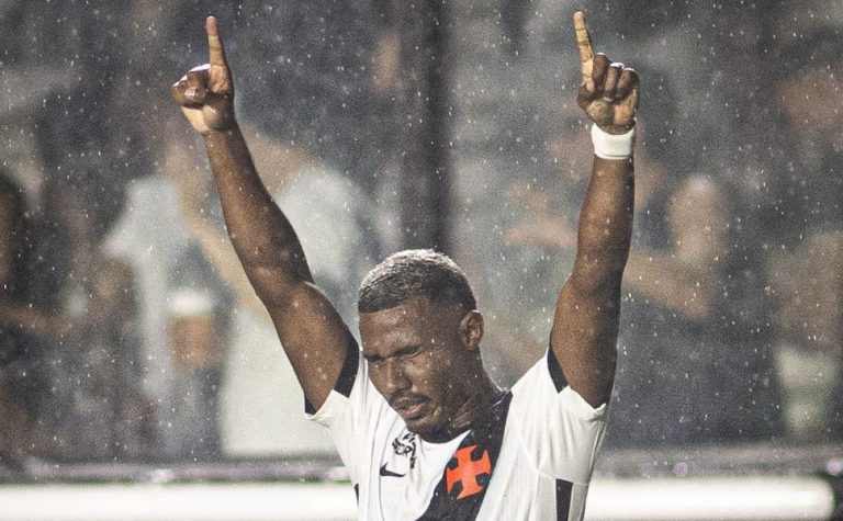 Vasco vence o Palmeiras de virada na estreia de Renato Gaúcho