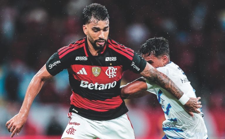 Paquetá tem fratura na mão direita, mas vai seguir jogando