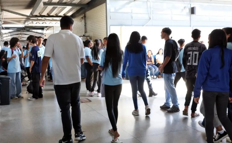 Pé-de-Meia: MEC começa pagar parcelas incentivo-conclusão e Enem