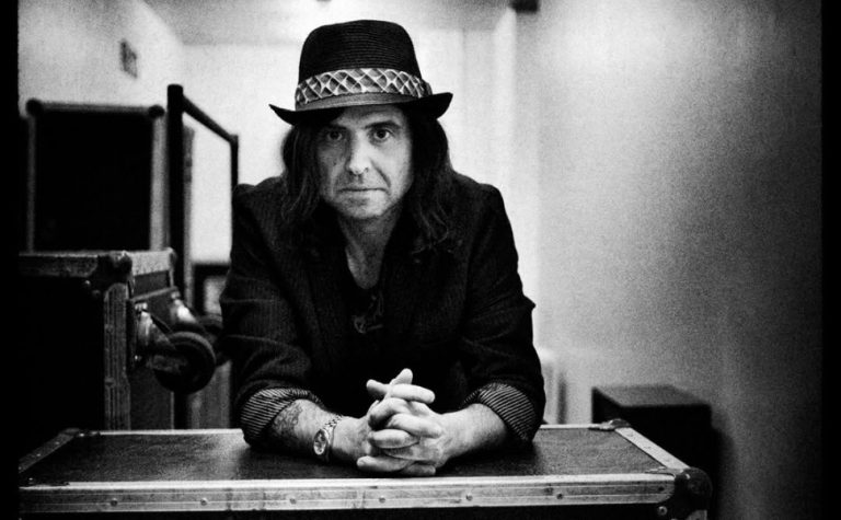 Phil Campbell, guitarrista do Motörhead, morre aos 64 anos