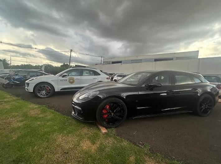Polícia apreende Porsche avaliado em R$ 1 milhão de ‘Vovozona’ do Comando Vermelho