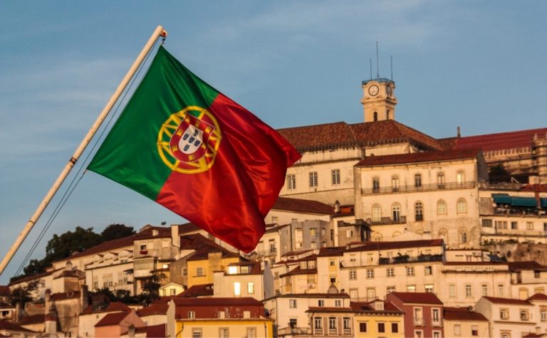 Portugal aprova proposta de lei que acelera deportação de imigrantes ilegais