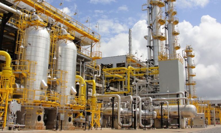 Preço do petróleo cai com redução de ataques a instalações de energia