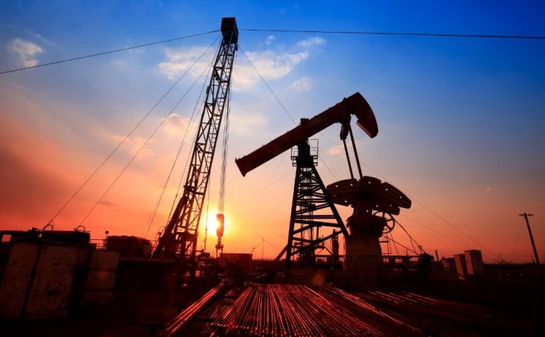 Preço do petróleo dispara após ataques a instalações energéticas no Oriente Médio