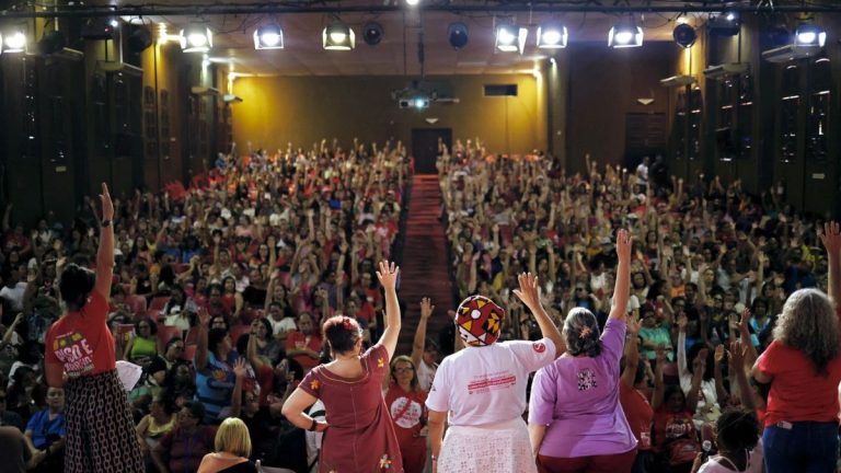 Professores do Recife aprovam acordo salarial e em assembleia no Teatro Boa Vista