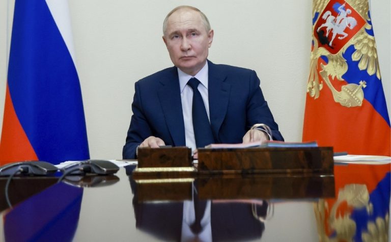 Putin telefona Trump para dizer como acabar a guerra no Irã