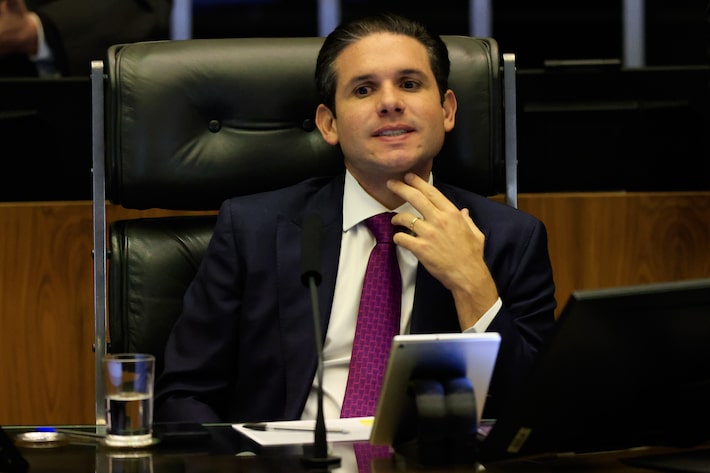 Relator da PEC da Segurança adia votação, e Hugo Motta convoca líderes para discutir proposta