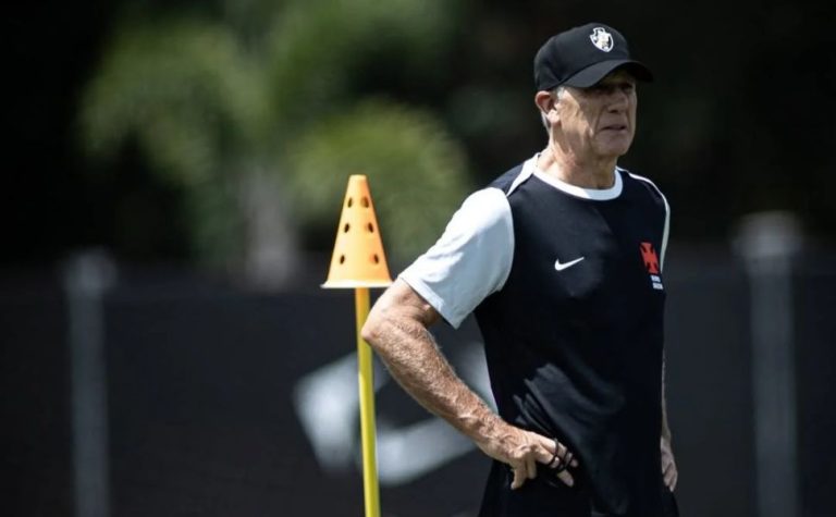 Renato Gaúcho analisa o elenco e começa a reorganizar o time do Vasco