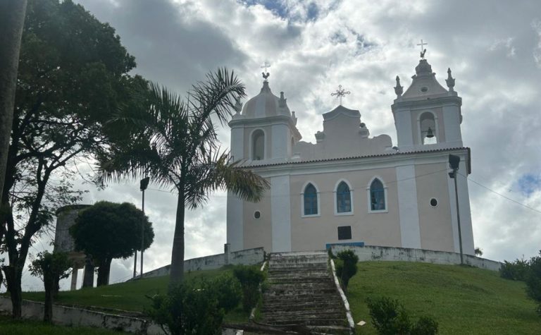 Roteiro de fé com histórias curiosas em Viana