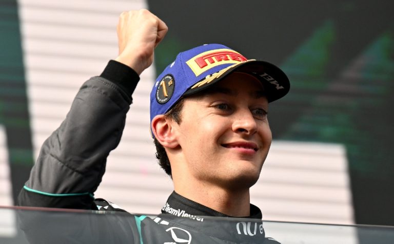 Russell vence GP da Austrália e lidera dobradinha da Mercedes