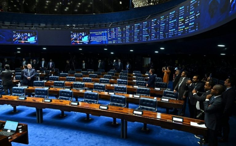 Senado aprova reestruturação de carreiras do serviço público federal
