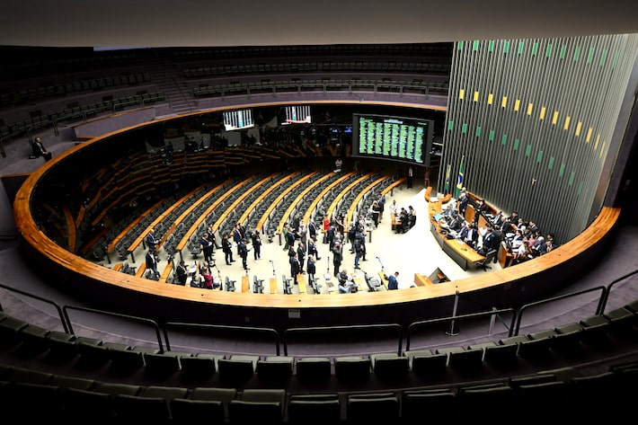 Senado aprova projeto que inclui violência contra filhos na Lei Maria da Penha