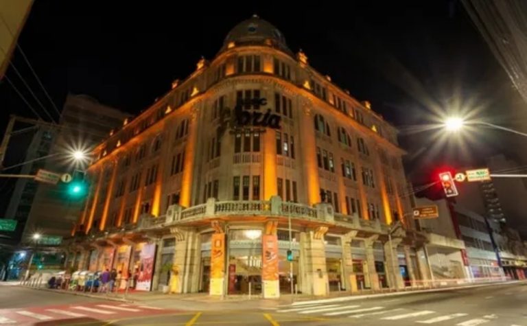 Sessões de cinema do Sesc Glória, no Centro de Vitória, são suspensas