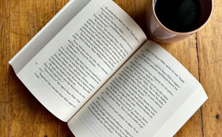 Sorteio de livros de autores best-sellers para assinantes