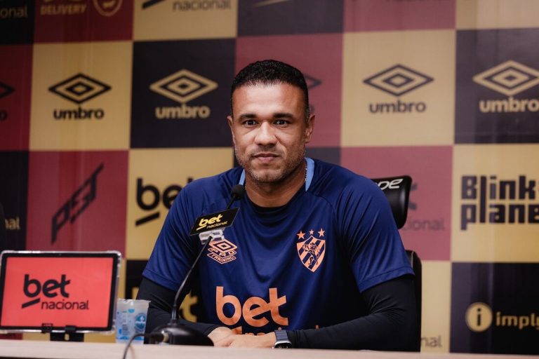 Sport anuncia saída do técnico Roger Silva