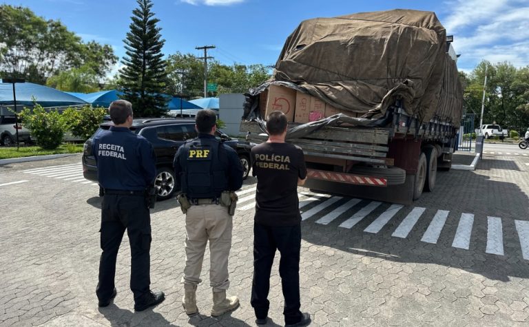 Suspeitos são presos transportando mais de três milhões de cigarros contrabandeados