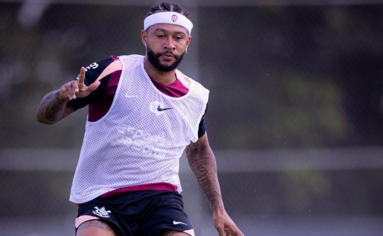 Técnico da Holanda cobra “físico” de Memphis Depay