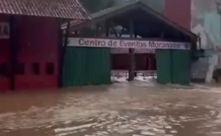 Temporal alaga Morangão e assusta moradores em Pedra Azul