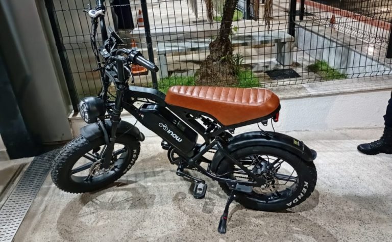 Três jovens são presos após furtar bicicleta elétrica em Vitória