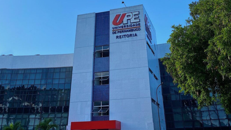 UPE abre 387 vagas com salários de até R$ 12 mil
